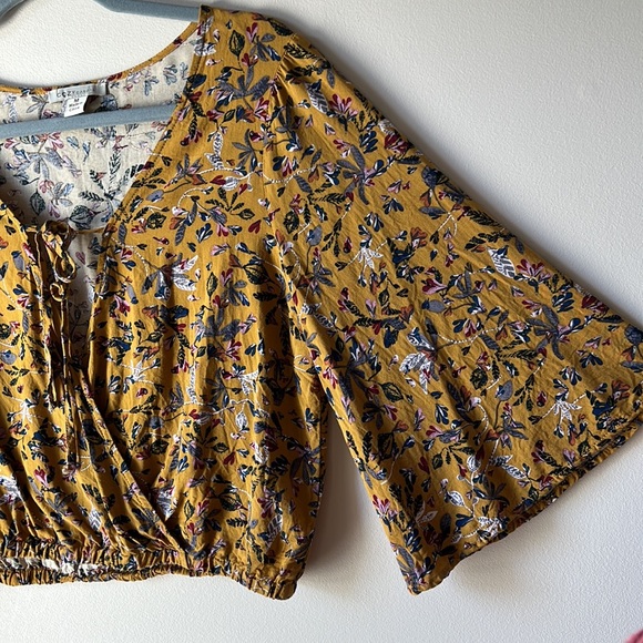 Cozy Casual Floral Wrap Wide Sleeve Crop Top - Picture 3 of 9